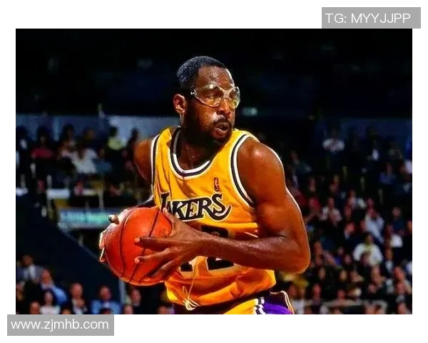 2005年火箭与湖人激战回顾:经典对决中的传奇瞬间与球星表现分析 2005年火箭与湖人激战回顾:经典对决中的传奇瞬间与球星表现分析