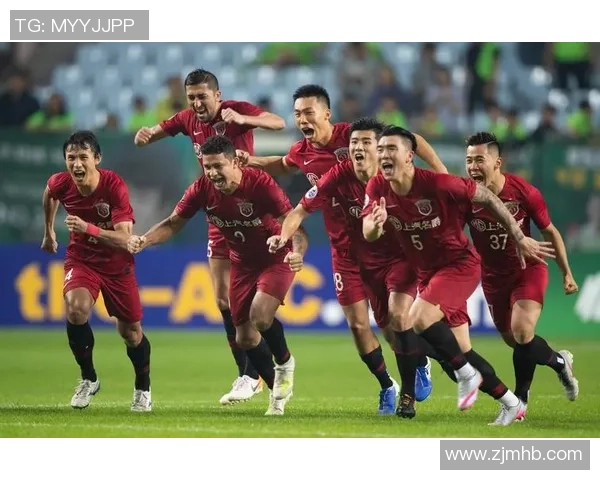 全北现代与上海上港精彩对决集锦回顾赛场瞬间尽显足球魅力与激情 全北现代与上海上港精彩对决集锦回顾赛场瞬间尽显足球魅力与激情